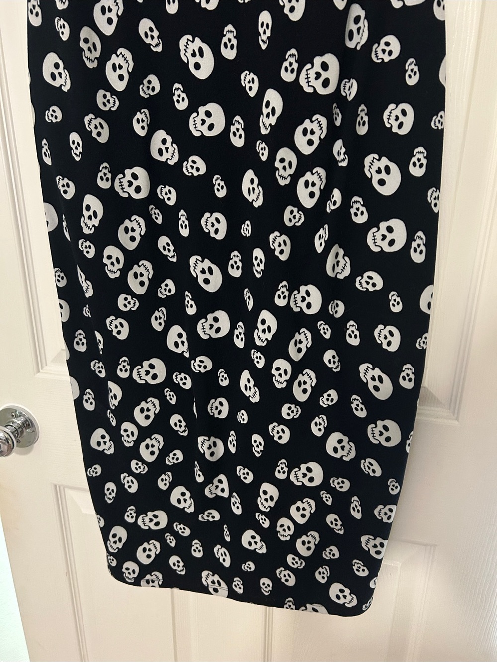 Unique Vintage Wiggle Dress in Skull Print - Picture 6 of 9